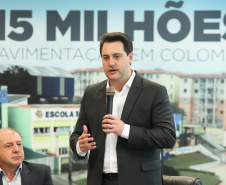 Governador Carlos Massa Ratinho Junior assina liberação de recursos para pavimentação de vias urbanas de Colombo  -  Curitiba, 04/07/2019  -  Foto: Rodrigo Félix Leal/ANPr