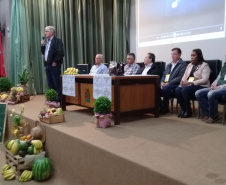 Cerca de 150 pessoas, entre secretários municipais de Agricultura, agricultores familiares, integrantes de movimentos sociais e de comunidades tradicionais, como quilombolas e indígenas, participam nesta quinta (4) da 3ª Conferência Regional de Segurança Alimentar Nutricional, que acontece na sede do Instituto Agronômico do Paraná (Iapar), em Londrina.  -  Londrina, 04/07/2019  -  Foto: Divulgação Iapar