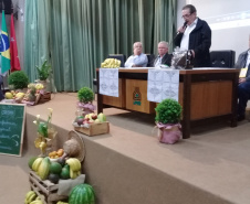Cerca de 150 pessoas, entre secretários municipais de Agricultura, agricultores familiares, integrantes de movimentos sociais e de comunidades tradicionais, como quilombolas e indígenas, participam nesta quinta (4) da 3ª Conferência Regional de Segurança Alimentar Nutricional, que acontece na sede do Instituto Agronômico do Paraná (Iapar), em Londrina.  -  Londrina, 04/07/2019  -  Foto: Divulgação Iapar