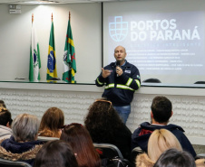O Porto de Paranaguá retomou a recepção de grupos para palestra e visitação ao cais nos fins de semana. Os alunos do Colégio Estadual Júlio Mesquita, de Curitiba, foram os primeiros a participar das atividades neste sábado (6). Os 42 estudantes do curso técnico em Logística conheceram mais sobre a atividade portuária e aproveitaram o dia na cidade.  -  Paranaguá, 06/07/2019  -  Foto: Divulgação Portos do Paraná