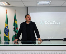 O Porto de Paranaguá retomou a recepção de grupos para palestra e visitação ao cais nos fins de semana. Os alunos do Colégio Estadual Júlio Mesquita, de Curitiba, foram os primeiros a participar das atividades neste sábado (6). Os 42 estudantes do curso técnico em Logística conheceram mais sobre a atividade portuária e aproveitaram o dia na cidade.  -  Paranaguá, 06/07/2019  -  Foto: Divulgação Portos do Paraná