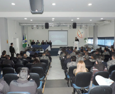 Unidades prisionais das regiões de Ponta Grossa e Guarapuava receberam armas e rádios comunicadores digitais. A entrega faz parte de um pacote de investimentos que somam R$ 22 milhões. O objetivo é equipar e modernizar o sistema prisional do Paraná.  -  Foto: Divulgação Depen