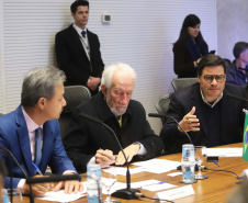 O vice-governador Darci Piana, recebe delegação chinesa, no Palácio Iguaçu. Participaram: Ceo da CCCC Chang Youngbu; presidente da CCCC no Brasil, Lin Li; presidente da Concremat, Mauro Viegas Neto; presidente da SDC do Brasil, Luo Jung; secretário de Infraestrutura e Logística, Sandro Alex; presidente da Paraná Desenvolvimento, Eduardo Bekin e o superintendente dos Portos do Paraná, Luiz Fernando Garcia.Curitiba, 08-07-19.Foto: Arnaldo Alves / ANPr.