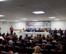 Apucarana sedia a terceira etapa de regionalização de cursos de especialização da Escola de Saúde Pública. O secretário de Estado da Saúde, Beto Preto, esteve na abertura das atividades da primeira turma e reafirmou os desafios em planejar a saúde de forma regionalizada, oportunizando o aprimoramento do conhecimento. Foto: Américo Antonio/SESA