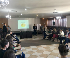 Servidores e profissionais de 201 prefeituras do Paraná recebem instruções sobre o preenchimento no sistema do Cadastro Único para Programas Sociais (CadÚnico). Foram disponibilizadas 12 turmas, com 300 vagas, para capacitação que contempla profissionais dos municípios. A ação desenvolvida pela Coordenação de Proteção Social Básica da Secretaria da Justiça, Família e Trabalho, em conjunto com a Caixa Econômica Federal, acontece até 23 de agosto, em Curitiba. Foto: Divulgação/SEJUF