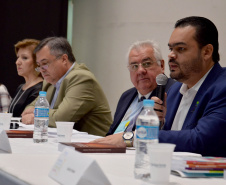 O evento, promovido pelo Instituto de Estudos em saúde Coletiva (iNESCO) foi aberto ontem (11), em Londrina,  pelo secretário de Estado da Saúde do Paraná, Beto Preto.

O secretário de Estado e Saúde, Beto Preto, destacou a relevância do encontro para a promoção de inovações que muito contribuem para melhorias no sistema de saúde do estado. Foto: Divulgação/SESA