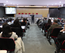 
A Coordenação da Região Metropolitana de Curitiba (Comec), realizou, na tarde desta quinta-feira (11), o seminário  "Ruas do Futuro: O papel das vias na qualidade de vida de uma cidade". 
A abertura foi realizada pelo presidente da Comec, Gilson Santos, que destacou, durante sua fala, a importância do debate para o planejamento das cidades. Foto: Divulgação/COMEC