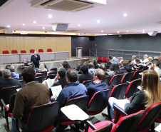 
A Coordenação da Região Metropolitana de Curitiba (Comec), realizou, na tarde desta quinta-feira (11), o seminário  "Ruas do Futuro: O papel das vias na qualidade de vida de uma cidade". 
A abertura foi realizada pelo presidente da Comec, Gilson Santos, que destacou, durante sua fala, a importância do debate para o planejamento das cidades. Foto: Divulgação/COMEC