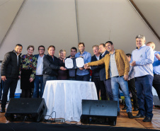 Entrega de moradias para 100 famílias de Marechal Cândido Rondon, no Oeste do Paraná, nesta segunda-feira (15). Marechal Cândido Rondon, 15/07/2019 -  Foto: Geraldo Bubniak/ANPr