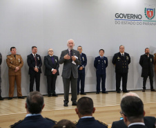 O governador em exercício Darci Piana foi escolhido pelo Instituto Boina Azul, do Rio Grande do Sul, para representar o Paraná na homenagem à Segurança Pública do Estado. A solenidade de entrega da Medalha de Grau Cavaleiro ocorreu nesta quinta-feira (18) no salão de atos do Palácio Iguaçu. Foto: José Fernando Ogura/ANPr
