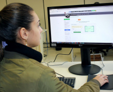 A Polícia Civil do Paraná (PCPR) emitiu 408% mais carteiras de identidade, na modalidade 2ª via rápida, nos primeiros seis meses deste ano, em relação ao mesmo período de 2018. Enquanto de janeiro a junho do ano passado foram confeccionados 14.665 documentos solicitados pela internet, em 2019 foram emitidos 74.485. Foto: DivulgaçãoPCPR