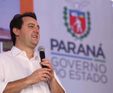 A primeira usina do Brasil de produção de biogás a partir do tratamento dos dejetos de suínos começou a funcionar no Paraná nesta quarta-feira (24), em Entre Rios do Oeste, na Região Oeste do Estado. O governador Carlos Massa Ratinho Junior inaugurou a unidade geradora cuja capacidade total é de 480 KW, transformando por dia 215 toneladas de um agente poluidor em energia limpa. Foto: José fernando Ogura/ANPr
