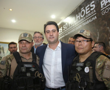 O governador Carlos Massa Ratinho Junior assina  promoções e progressões das Forças de Segurança Pública. Foto: Jaelson Lucas/ANPr