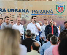 Investimentos do Governo do Estado reforçam o apoio à produção agrícola em Ivaiporã, no Vale do Ivaí (Norte do Paraná). Nesta quinta-feira (26) o governador Carlos Massa Ratinho Junior inaugurou obra de pavimentação de estrada rural e fez a entrega de equipamentos para agricultura, beneficiando 1.350 famílias. O volume de recursos chega a R$ 1,1 milhão.  Ivaiporã, 26/07/2019 -Foto: Geraldo Bubniak/ANPr