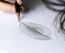 Essa é a última semana de inscrições para quem quiser participar dos cursos de arte do 2º semestre da Academia Andersen, espaço de oficinas do Museu Casa Alfredo Andersen (MCAA). As matrículas podem ser feitas até esta sexta-feira (2). As aulas iniciam na segunda-feira (5)..Foto: Kraw Penas/SECC