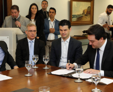 A Copel renovou a parceria que mantém há 30 anos com a Associação das Emissoras de Radiodifusão do Paraná (Aerp) para a veiculação de mensagens de utilidade pública sobre fornecimento, geração e transmissão de energia