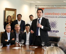 A Copel renovou a parceria que mantém há 30 anos com a Associação das Emissoras de Radiodifusão do Paraná (Aerp) para a veiculação de mensagens de utilidade pública sobre fornecimento, geração e transmissão de energia