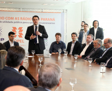 A Copel renovou a parceria que mantém há 30 anos com a Associação das Emissoras de Radiodifusão do Paraná (Aerp) para a veiculação de mensagens de utilidade pública sobre fornecimento, geração e transmissão de energia