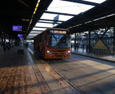 Os moradores de Araucária ganharam uma nova ligação de ônibus com Curitiba. Atendendo a uma reivindicação antiga dos moradores, a linha Vila Juliana foi estendida até o bairro Campina da Barra, na cidade da região metropolitana. Foto: José Fernando Ogura/ANPr