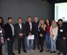 A gestão de resíduos sólidos e aplicação da logística reversa no Paraná foram temas da reunião realizada pela Secretaria de Estado do Desenvolvimento Sustentável e do Turismo, na quarta-feira (31), no Palácio das Araucárias, em Curitiba