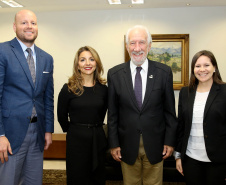 O vice-governador Darci Piana se reuniu nesta sexta-feira (2), no Palácio Iguaçu, com representantes da Corporação de Investimento Privado no Exterior (OPIC, da sigla em inglês) com interesse em investir em projetos do Estado