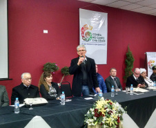Cerca de 300 pessoas estão reunidas desde esta segunda-feira (05) em Curitiba na V Conferência Estadual de Segurança Alimentar e Nutricional. O evento, com o tema Comida no Campo e na Cidade: o que Temos e o que Queremos?, tem como proposta ampliar e fortalecer os compromissos para a promoção da soberania alimentar e do direito humano à alimentação adequada. Foto: Divulgação/SEAB