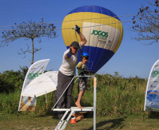 Os Jogos de Natureza e Aventura foram abertos oficialmente neste sábado (10), em Matinhos, com vários shows que animaram o público. O governador Carlos Massa Ratinho Junior esteve no local e reforçou a opção de fazer do turismo, especialmente no Litoral, um dos pilares do desenvolvimento econômico e social do Paraná. Foto: José Fernando Ogura/AEN