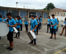 Fanfarras e bandas marciais de todo o Estado já podem se inscrever para o primeiro Festival de Fanfarras do Paraná, que vai identificar e reunir os grupos musicais formados em escolas, igrejas e comunidades de todas as cidades paranaenses. A ideia, proposta pelo governador Carlos Massa Ratinho Junior, é incentivar a cultura regional e a formação musical no Estado.Fanfarra do Colégio Estadual Mathias Jacomel, de Pinhais.Foto: Arquivo SEED