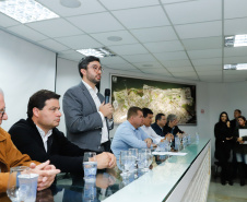 O Corredor de Exportação do Porto de Paranaguá, sistema por onde são movimentados grãos e farelos, será remodelado e modernizado para atender a crescente demanda do agronegócio paranaense. A estrutura foi construída ainda na década de 1970. Nesta quinta-feira (15), o governador Carlos Massa Ratinho Junior esteve em Paranaguá e autorizou a licitação do projeto básico das obras.