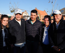 O governador Carlos Massa Ratinho Junior reforçou nesta quinta-feira (15), na Agroleite, em Castro, a necessidade de o Paraná agregar tecnologia e industrialização à produção do leite, mantendo o Estado em uma posição de destaque no País. Em sua 19ª edição, a feira é uma das principais vitrines do Brasil de novas tecnologias para o setor.