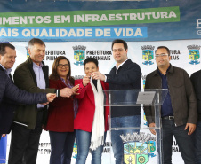 Pinhais, na Região Metropolitana de Curitiba, vai investir em construção de calçadas, compra de maquinários e reparos em escolas. O montante soma R$ 5,5 milhões e inbclui, também, a ampliação do sistema de abastecimento de água. Nesta sexta-feira (16), o governador Carlos Massa Ratinho Junior confirmou o pacote de investimento no município e destacou outras ações do Estado na Grande Curitiba.