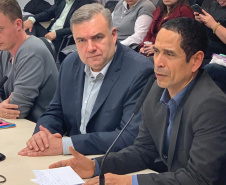 Termo de cooperação firmado nesta sexta-feira (16/08) pelos secretários da Justiça, Família e Trabalho do Governo do Paraná, Ney Leprevost, e da Segurança Pública, Rômulo Marinho, transforma o projeto-piloto “Criança e Adolescente Protegidos” em um programa permanente e autoriza o repasse de R$ 2,98 milhões do Fundo da Infância e Adolescência (FIA) para sua ampliação. 