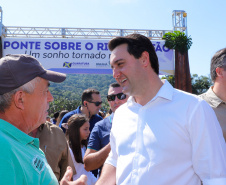 O governador Carlos Massa Ratinho Junior e o prefeito de Guaratuba, Roberto Justus, inauguraram a ponte sobre o Rio Cubatão, em Guaratuba.