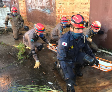 Uma busca que exige mergulhos em locais profundos, salvamento em áreas remotas ou em montanhas, resgate a pessoas soterradas. Estes são alguns exemplos de situações extremas que exigem uma atuação especializada do Corpo de Bombeiros. No Paraná, os profissionais passam por treinamentos especiais que os preparam para agir de forma rápida e eficiente sempre que precisam atender situações complexas, muito além do combate a incêndios. Foto: Divulgação/Corpo de Bombeiros