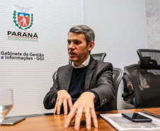 Planejamento de longo prazo, aliando desenvolvimento e sustentabilidade. Essa é a meta que norteia as ações do Governo do Estado para a Grande Curitiba. O governador Carlos Massa Ratinho Junior determinou que a Coordenação da Região Metropolitana de Curitiba (Comec) deixasse de ser apenas o elo responsável pela organização do transporte público nos 29 municípios vizinhos à capital para ganhar protagonismo e passar a pensar a região para as próximas décadas.