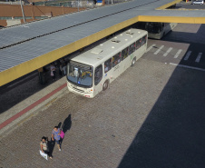 Planejamento de longo prazo, aliando desenvolvimento e sustentabilidade. Essa é a meta que norteia as ações do Governo do Estado para a Grande Curitiba. O governador Carlos Massa Ratinho Junior determinou que a Coordenação da Região Metropolitana de Curitiba (Comec) deixasse de ser apenas o elo responsável pela organização do transporte público nos 29 municípios vizinhos à capital para ganhar protagonismo e passar a pensar a região para as próximas décadas.