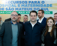 O governador Carlos Massa Ratinho Junior autorizou nesta quinta-feira (22) o início das obras do Hospital e Maternidade Dr. Paulo Fortes, em São Mateus do Sul. A iniciativa é parte do programa estadual de regionalização da Saúde, que tem como objetivo construir centros de especialidades em diversas regiões do Estado.