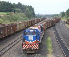 A Ferroeste (Estrada de Ferro Paraná Oeste S.A.) registrou o maior faturamento de sua história atingindo de janeiro até o dia 20 de agosto a marca de R$ 20,556 milhões. O resultado em menos de oito meses é superior a todo o ano de 2018, que registrou R$ 20,523 milhões. No ano passado, no mesmo período, a Ferroeste havia faturado R$ 14,34 milhões - o balanço deste ano é 43% superior.  Foto: Jaelson Lucas/AEN