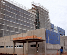 O Governo o Estado vai repassar mais recursos para a continuidade das obras de construção do Hospital Regional de Ivaiporã, no Vale do Ivaí. A Declaração de Adequação Orçamentária de Despesa e Regularidade, que garante que há recursos para este fim, foi assinada pelo secretário de Estado da Saúde, Beto Preto.Foto: Divulgação/SESA