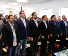 O governador Carlos Massa Ratinho Junior participou neste sábado (24), em Vitória (ES), da quarta reunião do Consórcio de Integração Sul e Sudeste (Cosud), que reúne os sete estados das duas regiões. O encontro resultou na Carta de Vitória, em que os governadores expressam apoio às reformas em curso no plano federal e às medidas econômicas essenciais ao equilíbrio fiscal da União, dos estados e dos municípios.