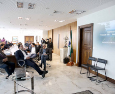 O governador Carlos Massa Ratinho Junior anunciou um pacote de investimentos para o Noroeste do Paraná, que inclui recursos para o Hospital Regional de Paranavaí e um plano de irrigação agrícola para a região. As medidas foram confirmadas em reunião com lideranças políticas e de outros segmentos, nesta segunda-feira (26), no Palácio Iguaçu, em Curitiba.Curitiba,26/08/2019 Foto:Jaelson Lucas/AEN