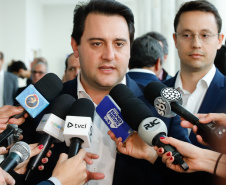 O governador Carlos Massa Ratinho Junior lançou nesta segunda-feira (26), no Palácio Iguaçu, um banco de projetos executivos de R$ 350 milhões para viabilizar e agilizar obras de reestruturação de rodovias, ferrovias e da segurança pública. 