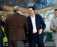 O governador Carlos Massa Ratinho Junior lançou nesta segunda-feira (26), no Palácio Iguaçu, um banco de projetos executivos de R$ 350 milhões para viabilizar e agilizar obras de reestruturação de rodovias, ferrovias e da segurança pública. 