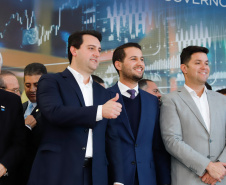 O governador Carlos Massa Ratinho Junior lançou nesta segunda-feira (26), no Palácio Iguaçu, um banco de projetos executivos de R$ 350 milhões para viabilizar e agilizar obras de reestruturação de rodovias, ferrovias e da segurança pública. 