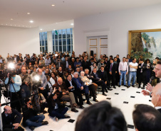 O governador Carlos Massa Ratinho Junior lançou nesta segunda-feira (26), no Palácio Iguaçu, um banco de projetos executivos de R$ 350 milhões para viabilizar e agilizar obras de reestruturação de rodovias, ferrovias e da segurança pública. 