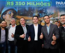 O governador Carlos Massa Ratinho Junior lançou nesta segunda-feira (26), no Palácio Iguaçu, um banco de projetos executivos de R$ 350 milhões para viabilizar e agilizar obras de reestruturação de rodovias, ferrovias e da segurança pública. 