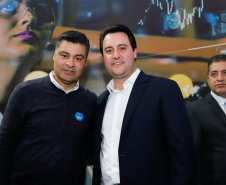O governador Carlos Massa Ratinho Junior lançou nesta segunda-feira (26), no Palácio Iguaçu, um banco de projetos executivos de R$ 350 milhões para viabilizar e agilizar obras de reestruturação de rodovias, ferrovias e da segurança pública. 