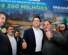 O governador Carlos Massa Ratinho Junior lançou nesta segunda-feira (26), no Palácio Iguaçu, um banco de projetos executivos de R$ 350 milhões para viabilizar e agilizar obras de reestruturação de rodovias, ferrovias e da segurança pública. 
