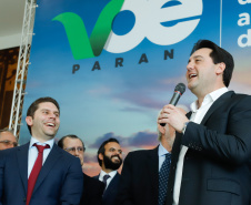 Um acordo assinado pelo governador Carlos Massa Ratinho Junior e o Grupo Latam Airlines vai abrir 71 novos voos no Estado. A empresa destaca que haverá ampliação de 17% das operações Paraná, fazendo do Estado o quarto maior mercado da companhia no Brasil. O anúncio feito nesta sexta-feira (30), no Palácio Iguaçu, em Curitiba.