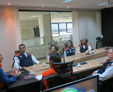 A Coordenadoria Estadual de Proteção e Defesa Civil recebeu nesta semana integrantes da Defesa Civil de Minas Gerais. Eles vieram conhecer a estrutura e os processos de trabalho do órgão paranaense, que é referência na área e possui um dos mais conhecidos sistemas do Brasil. A visita começou segunda-feira e se encerrou nesta sexta-feira (30). Foto: Divulgação/Defesa Civil